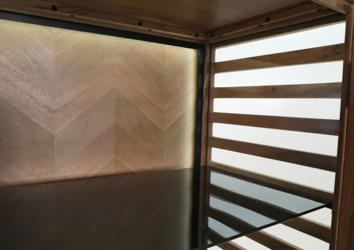 INTERhome Glasschrank SHOWCASE 100 x 160 cm Akazie massiv natur gesmoked lackiert/Glastüren